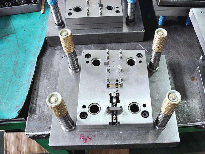 雷州模具制造-01